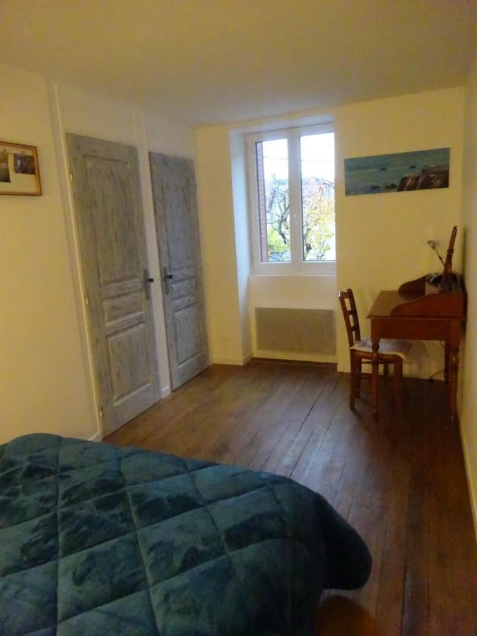Chatte : Agreable Maison De Rue Exterior foto